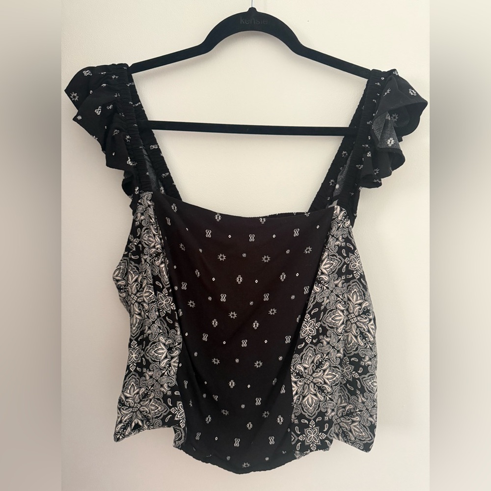 Torrid Black and White Flutter Sleeve Crop Top